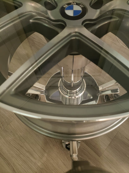 The Dinero (dining table)