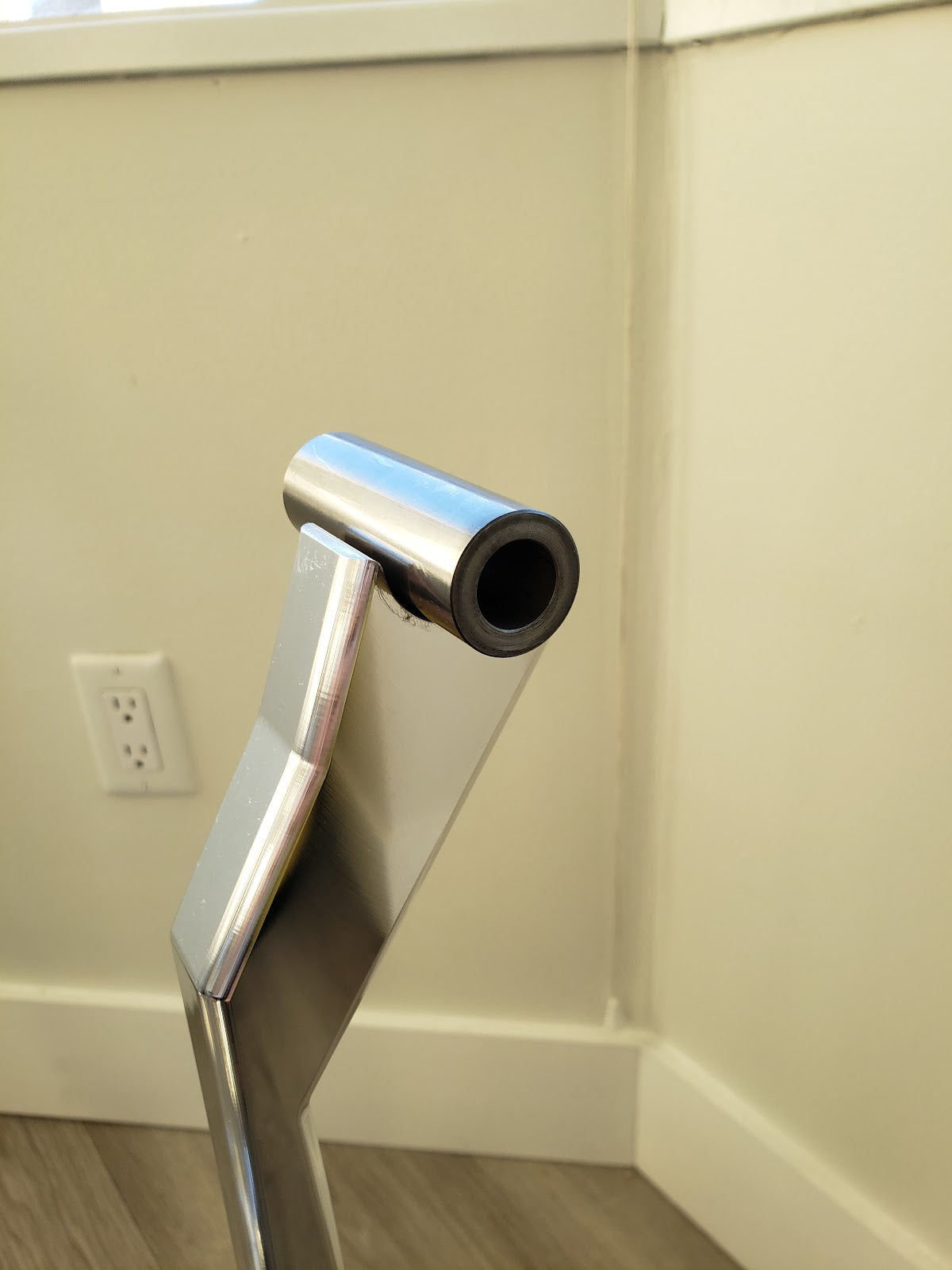 The Dinero (dining table)