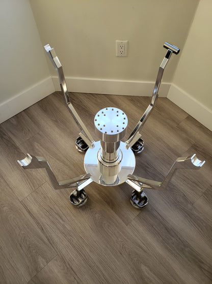 The Dinero (dining table)